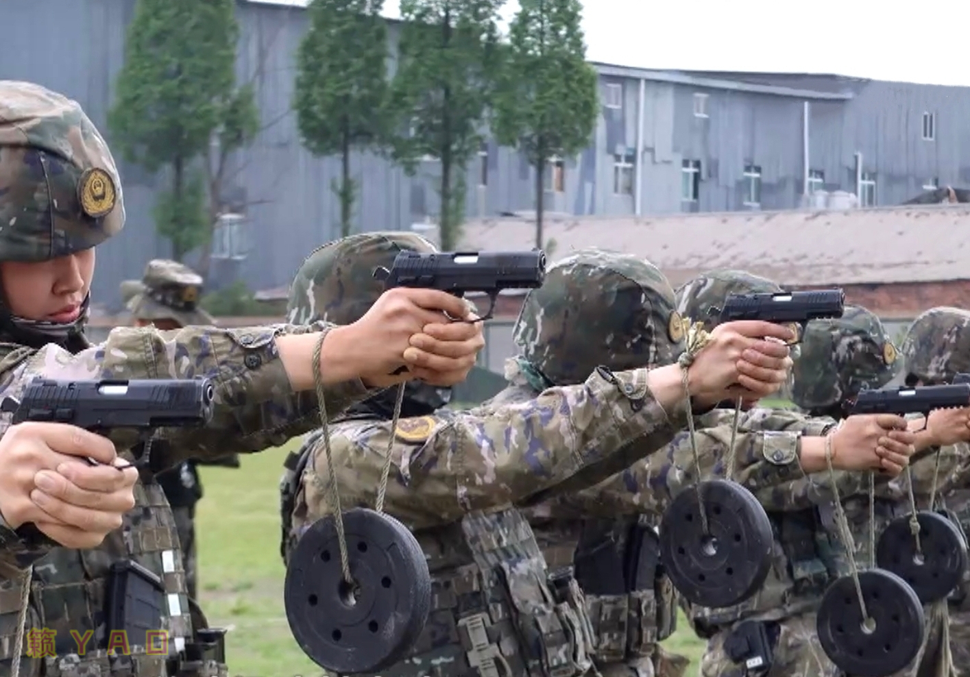 挂手臂或者手枪上还行，毕竟受力点不直接影响管子。 