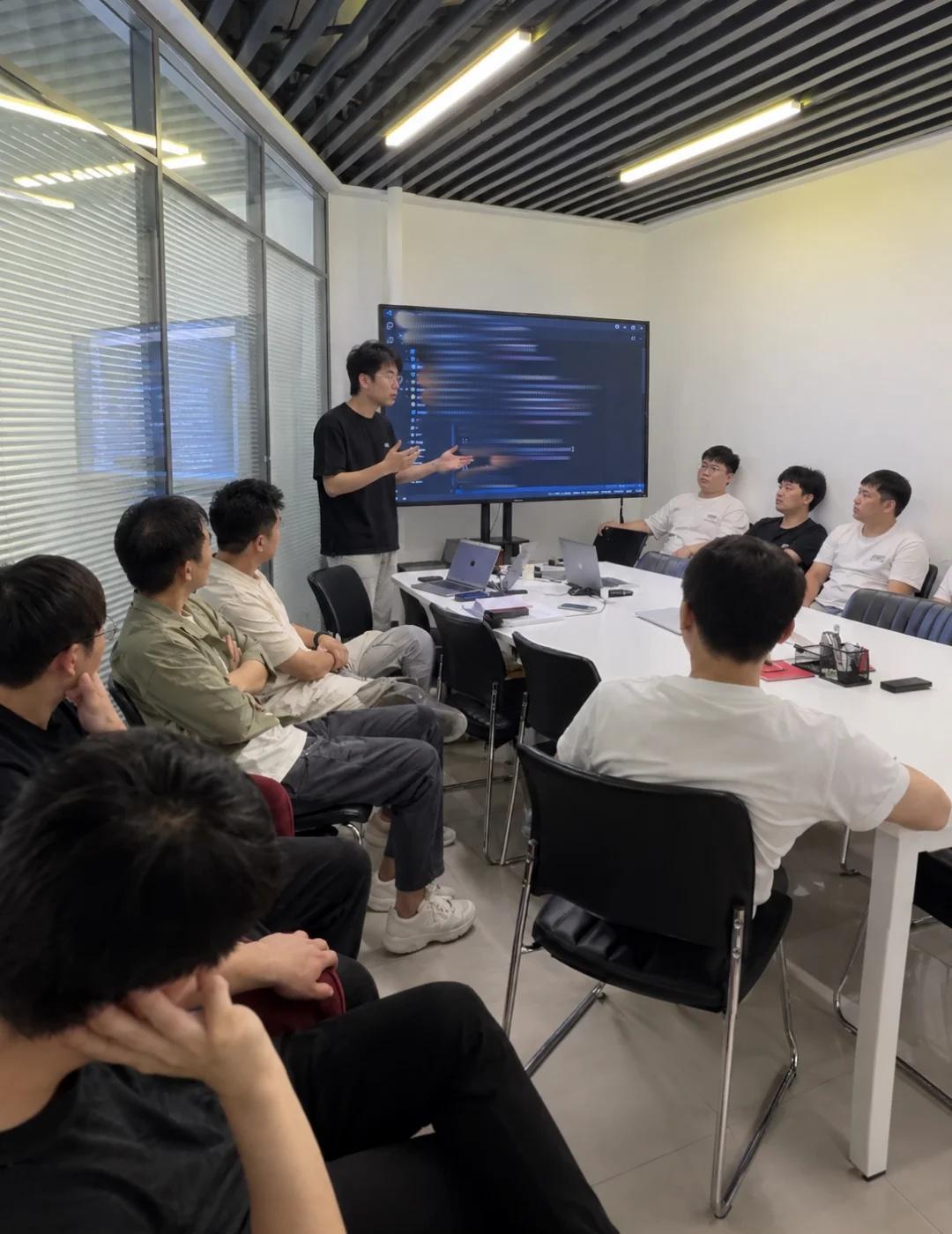 空降过来的AI项目经理，Agent搭建是真的狠
上个月空降了个AI项目经理，解决