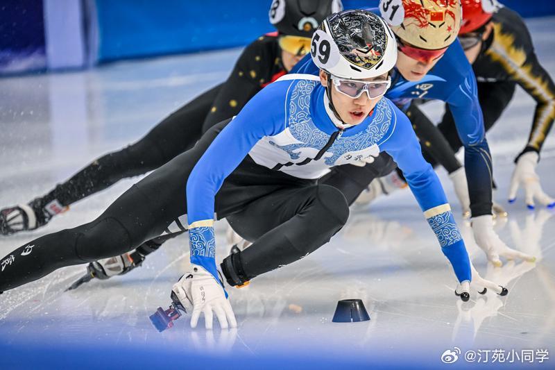 全国短道速滑冠军赛，代表四川省体育局参赛的19岁小将张柏放弃了1500米四分之一