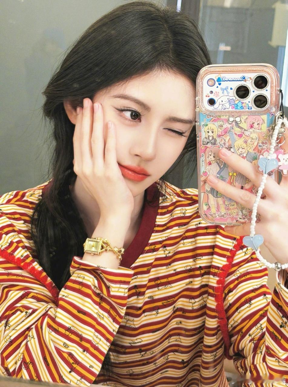 鞠婧祎9年后再出席星光大赏 星光大赏阵容官宣，鞠婧祎时隔9年再次回归，这波操作太