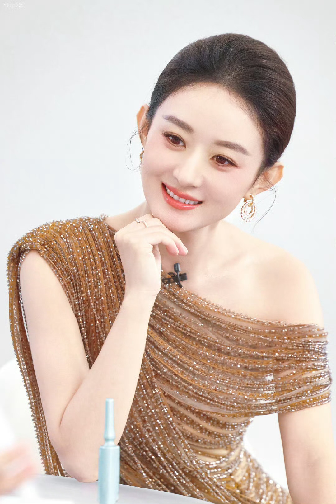 阳光灿烂好漂亮的小丽呀