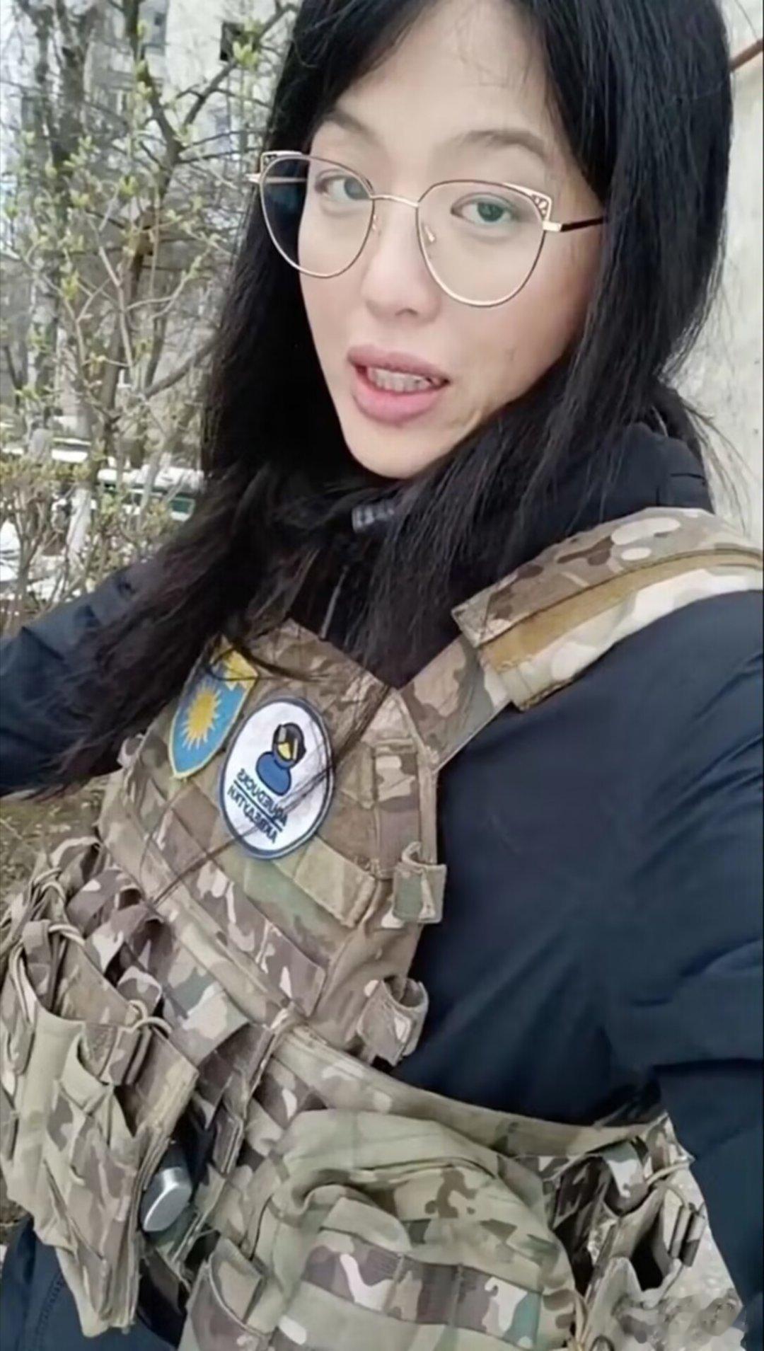 美国乌粉33岁的Fan Pei Koung在乌克兰亲自为乌克兰献身！美国脱衣舞网