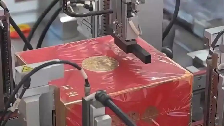 央视《财经调查》曝光了陈皮市场存在的严重乱象。

部分商家使用外地“工艺皮”、椪