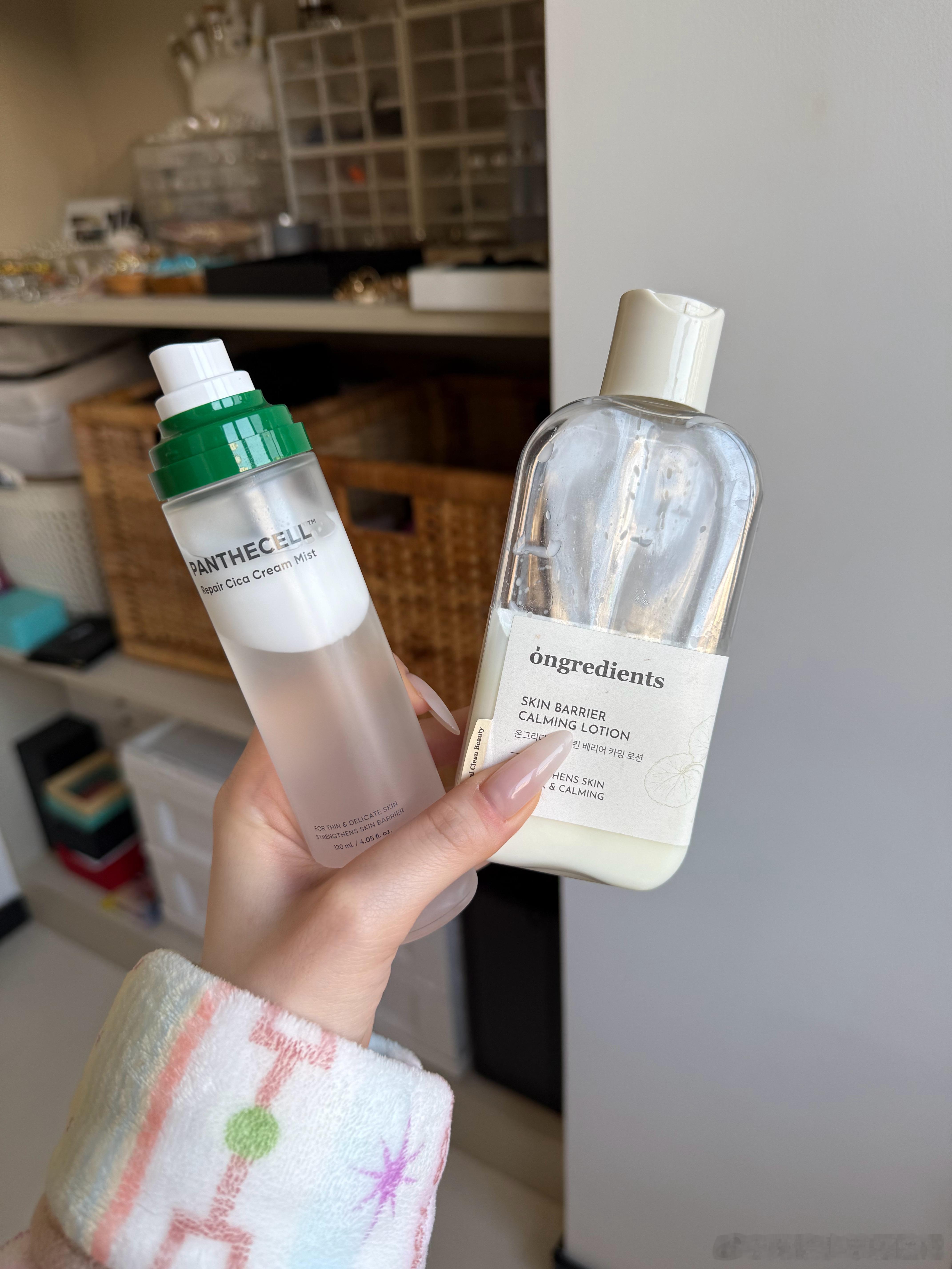 我去 最近跟着化妆师学的搭配巨好用 单用这个妆前乳还感觉一般般！配这个喷雾绝了上