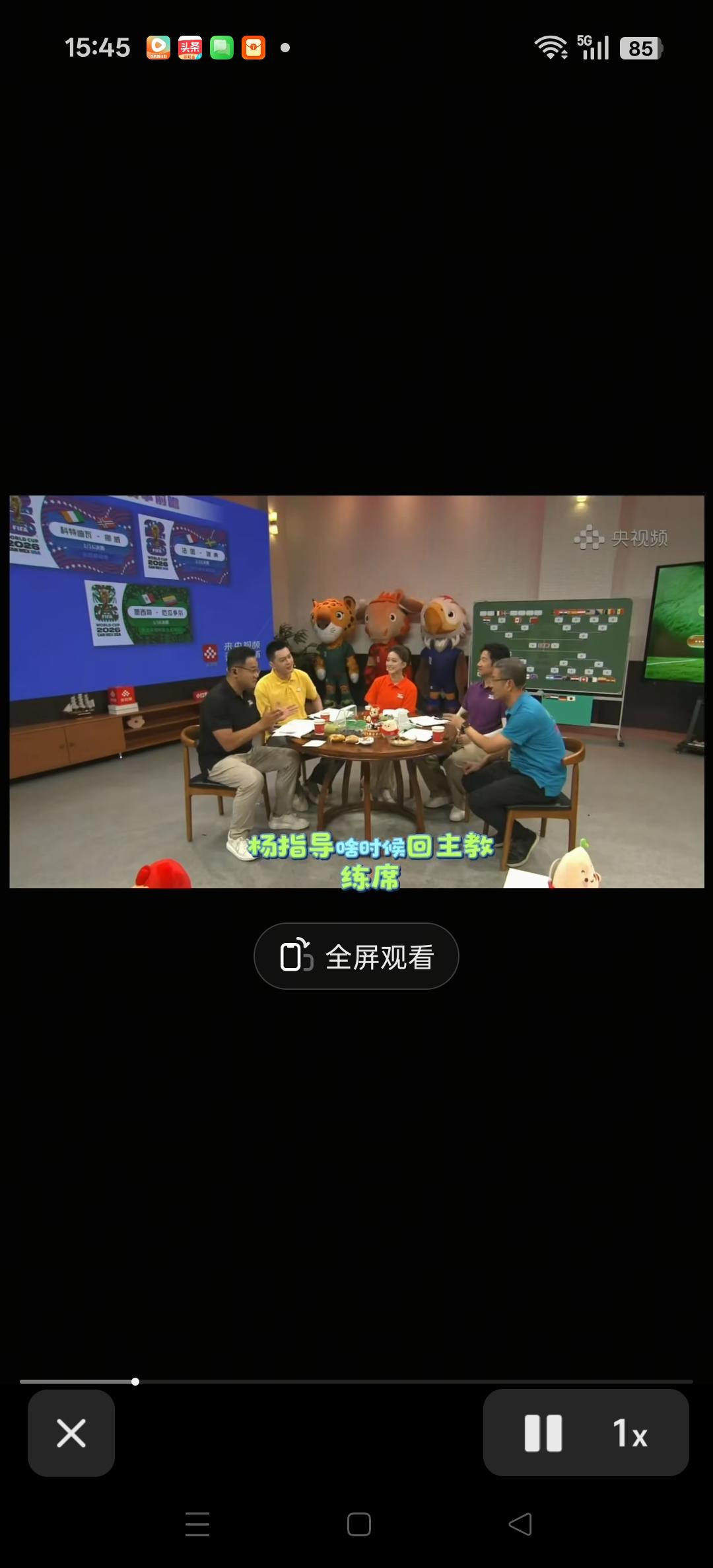 杨鸣在解说中，高智商回答，重回教席，再找机会，在慢慢积累经验，听官宣！
有用的一