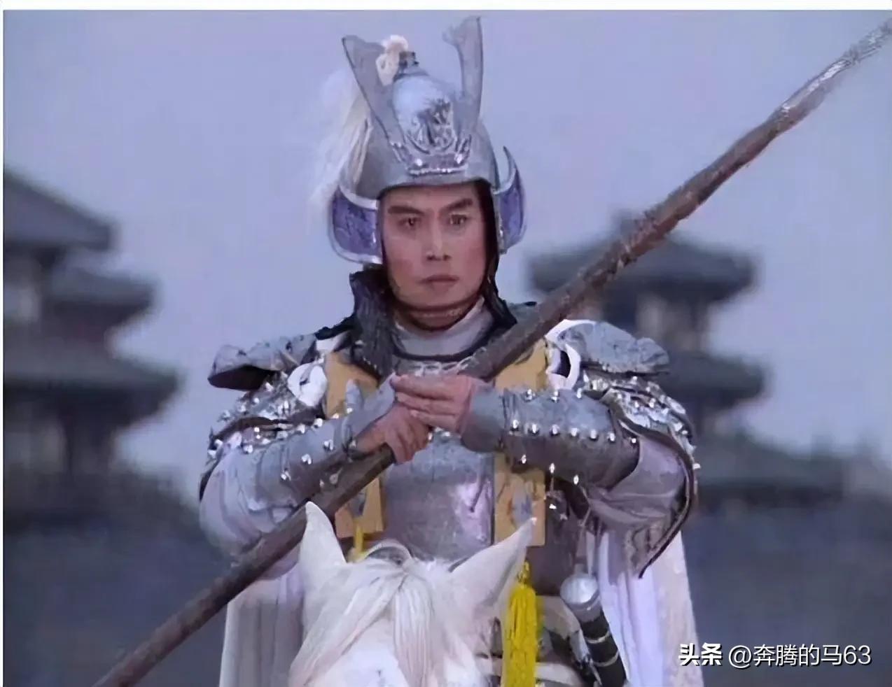 94版电视连续剧三国演义里赵云的扮演者张山是著名演员陈佩斯的妹夫。其实，原本另有