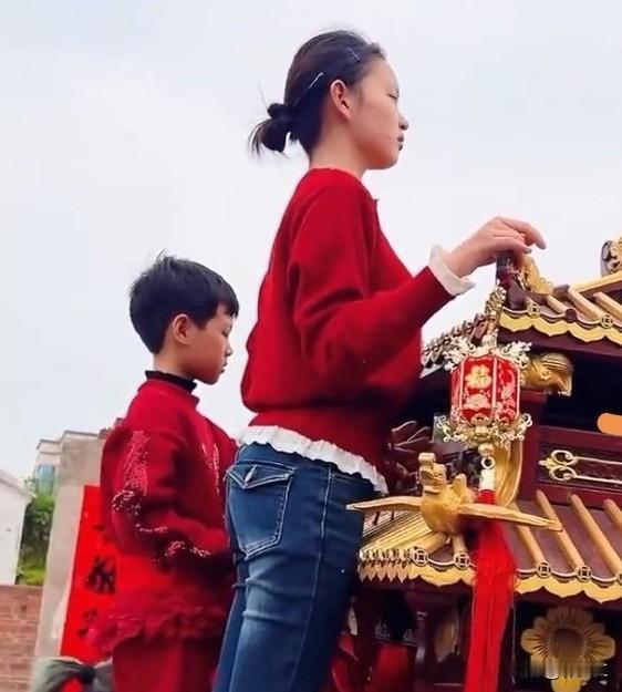 一、官方通报核心事实
新童登轿原因：2026年2月18日（正月初二），什石村村民