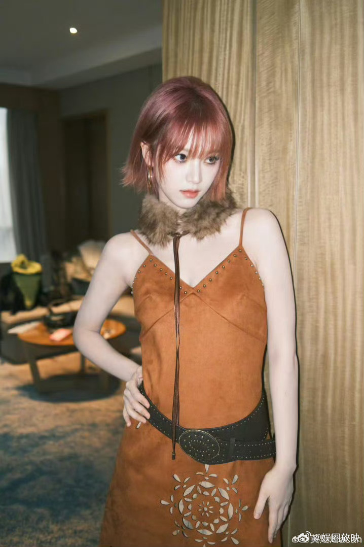 罗予彤黄灿灿我跟闺蜜当明星罗予彤追着黄灿灿叮嘱笑不活！黄灿灿活人感太强，直播间疯