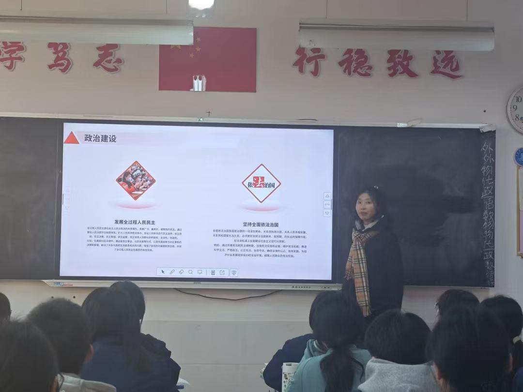 近日，曲阜师范大学文学院“赤旌文宣”社会实践队以“发扬红色文化，赓续时代华章”为