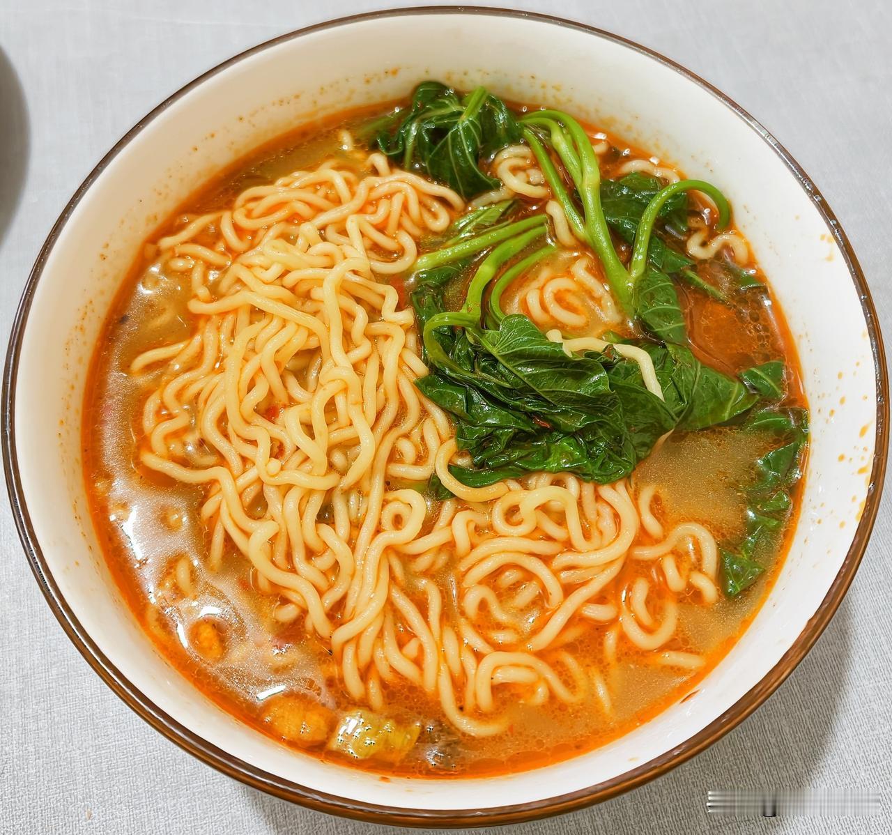 你会用泡面当早餐吗？不仅煮泡面，还是用火锅料来煮泡面哦！

虽然用的是味道清淡的
