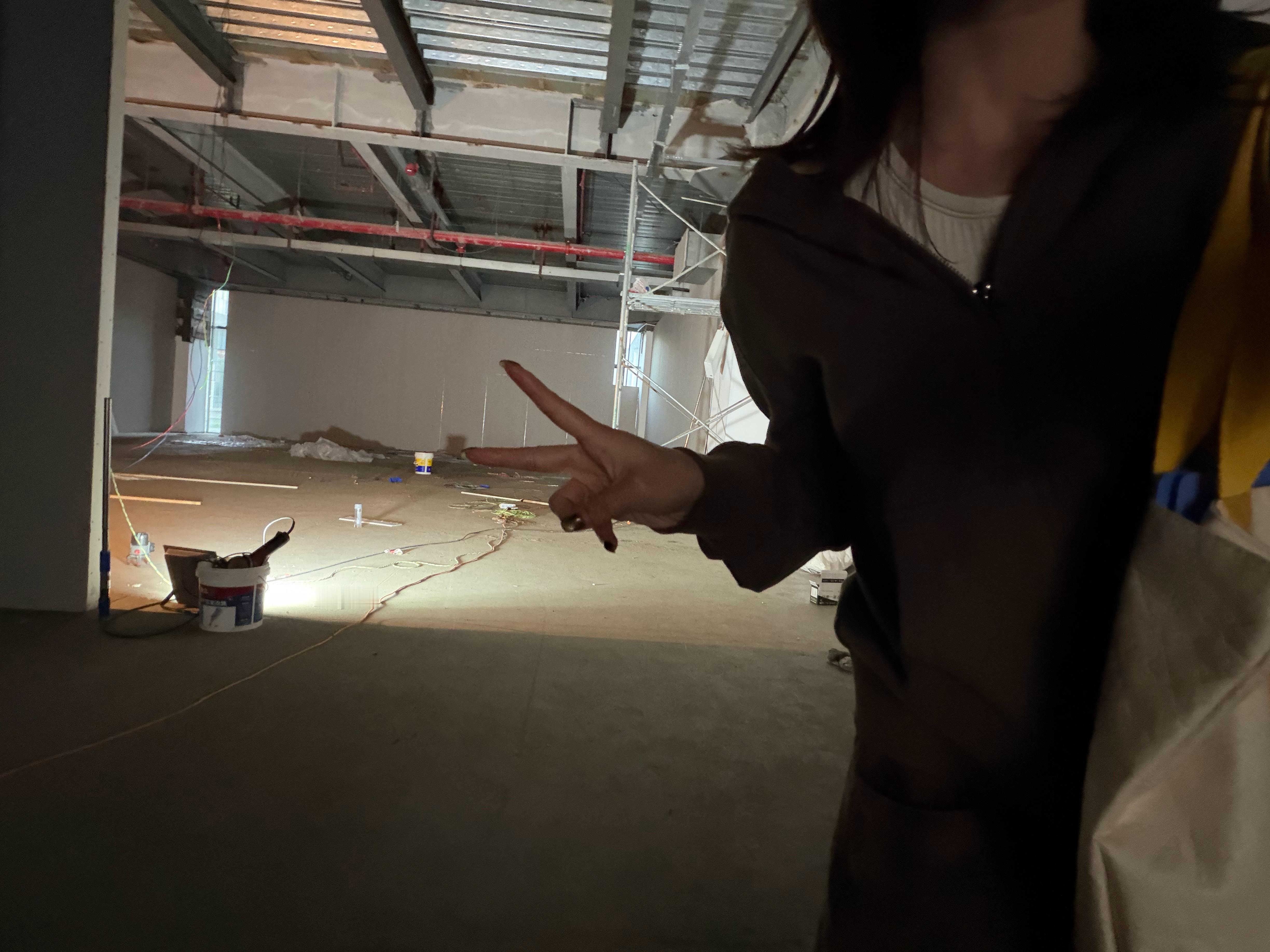 没有拍视频也每天忙得飞起，今天是看工地的青青留青青Abi