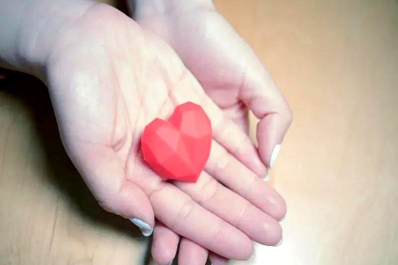 谁能想到，熬到60岁，一个女人最渴望的，不是存款和子女的孝敬，而是情感上的陪伴。