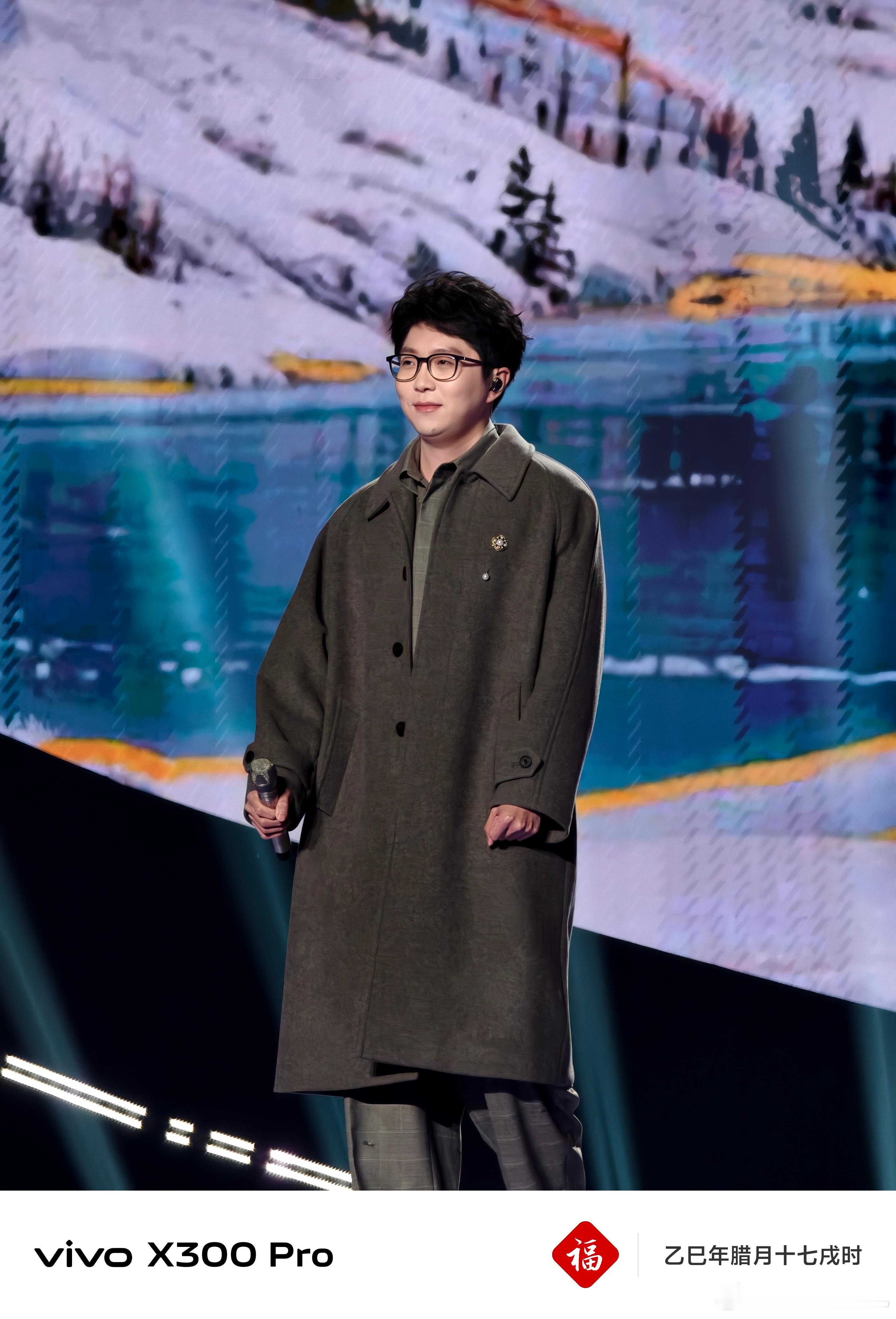 老板请看演唱会拍了很多给大家选一些好看的剩下的慢慢发看看你最喜欢谁？喜欢哪张？