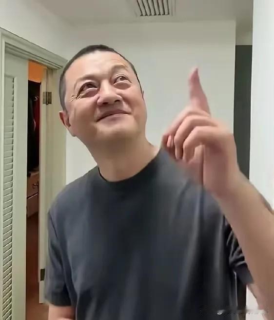 李亚鹏的嫣然基金在香港筹得400万，为400个孩子提供了帮助。

嫣然基金成立至