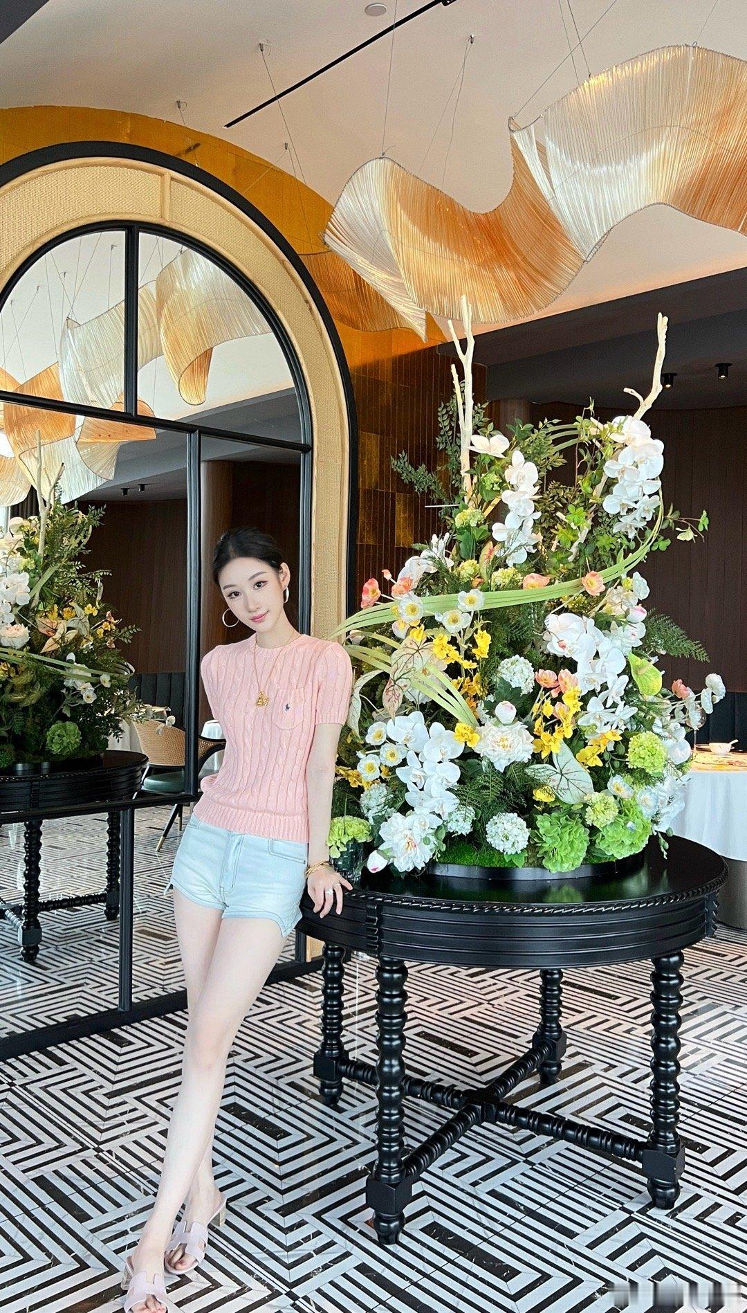 这家店我从21年就开始买了，她家衣服可以的，这几年一直在买，前几年也有推荐过，不