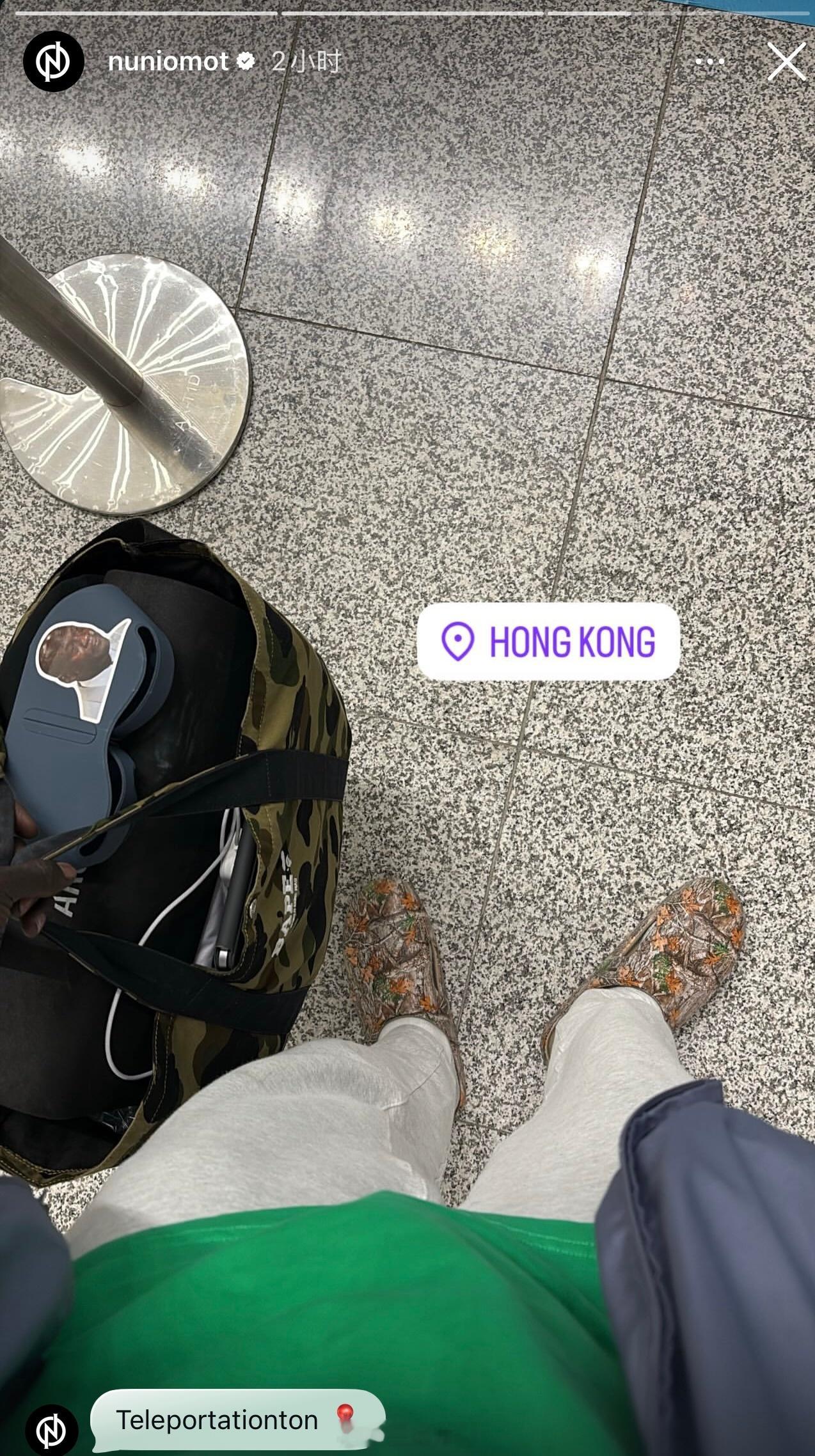 奥莫特连发三条动态，穿着首钢T恤，回忆着上赛季，人已到中国香港