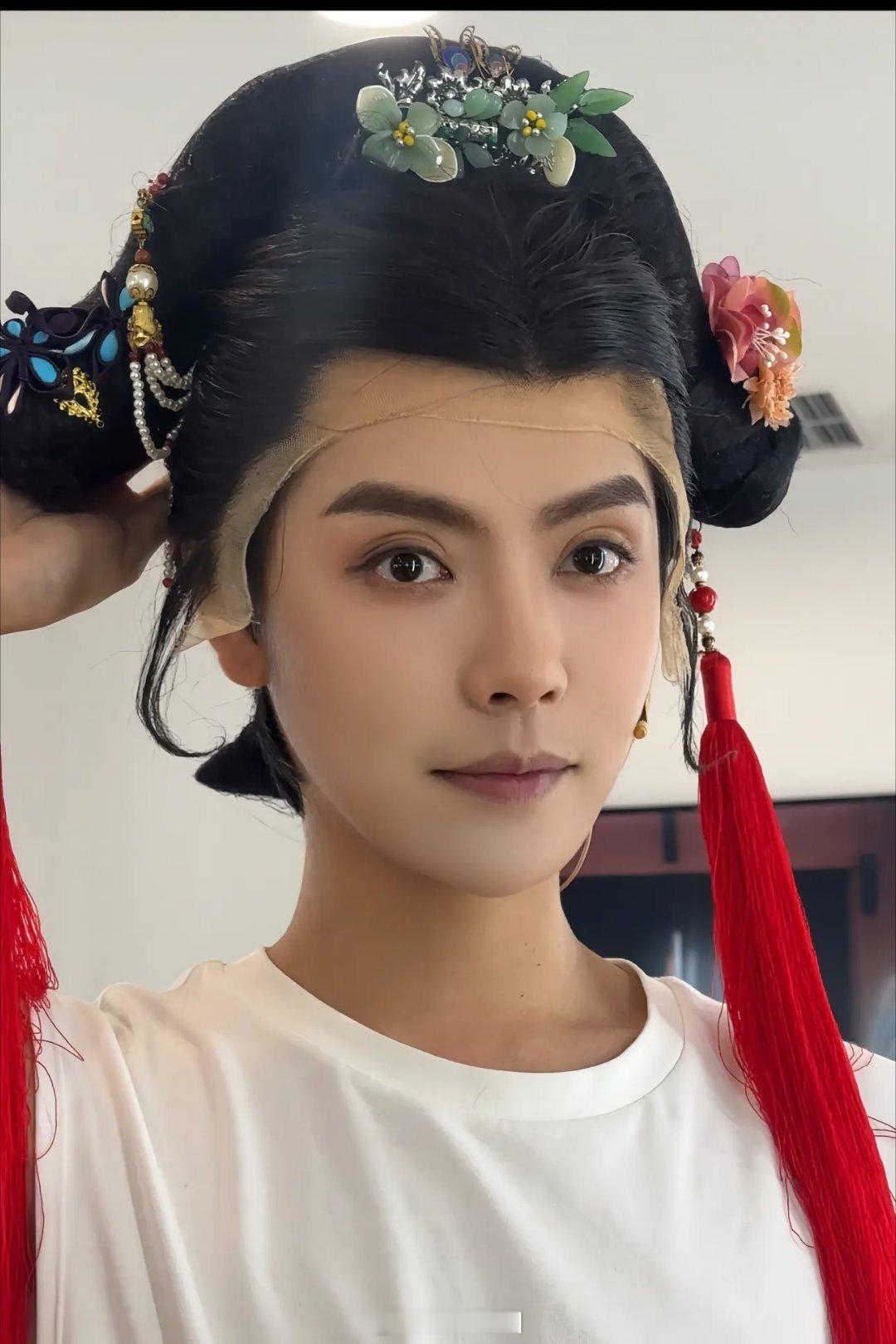肖宇梁🐟为肖宇梁怦然心动 🐟肖宇梁宝藏男孩 这两张太调皮可爱了崽的睫毛太长让