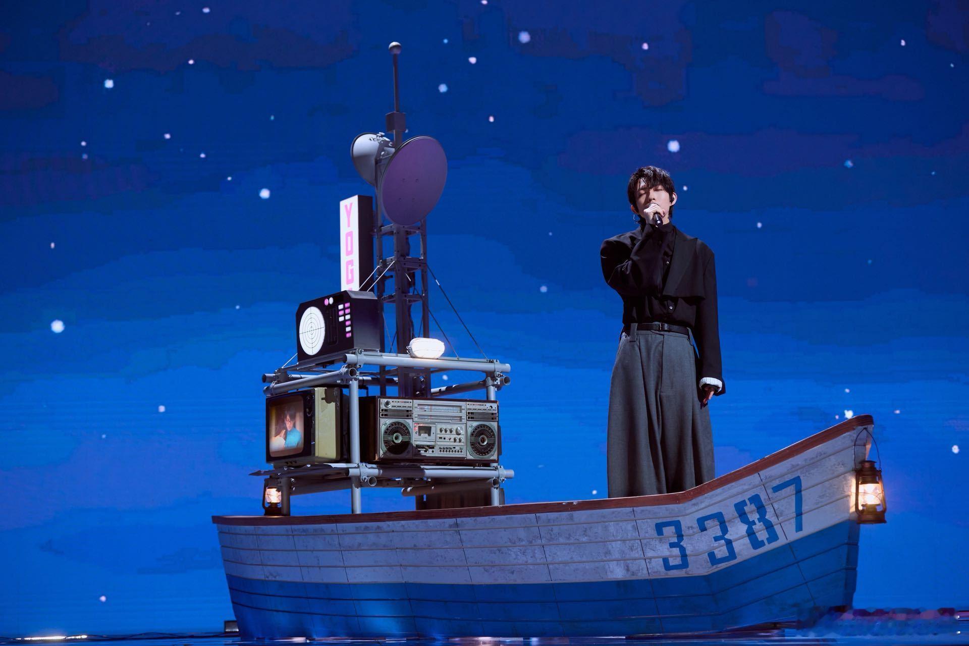 从《浪费》到《残酷月光》再到《说谎》，每首都是KTV必点，难怪前奏一响全场自动接