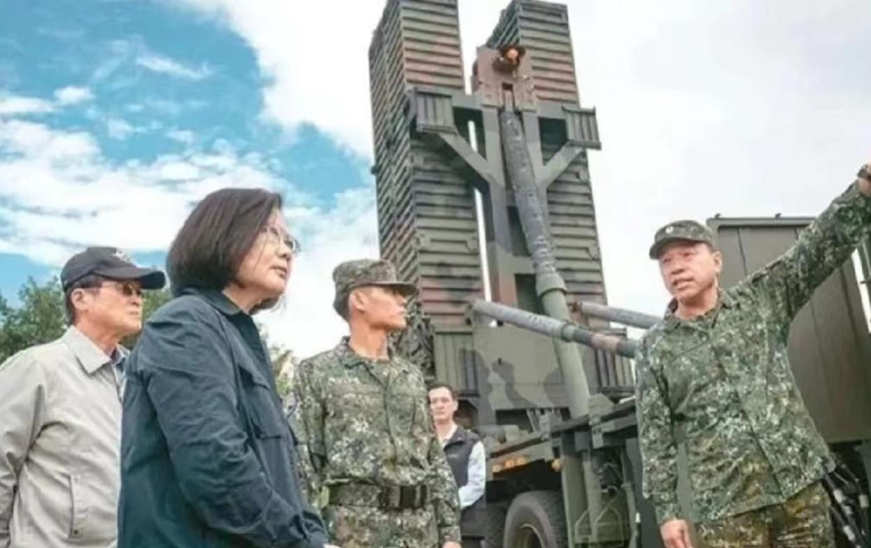 既然美国敢做初一，那中国必然会做十五。你卖武器给台湾，那我们就卖武器给那些反对美