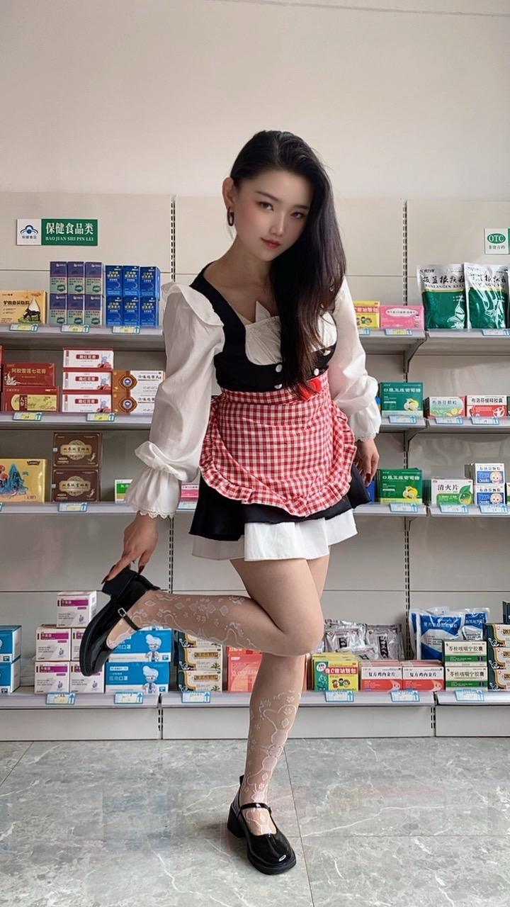 这样的身材打几分 好身材好气质 美女老板娘日常 御姐风细跟高跟鞋太绝了 你想要的