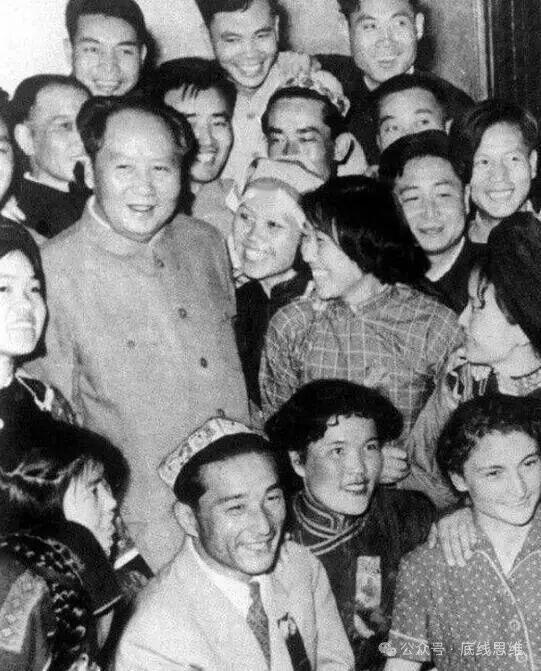 2025年12月26日，是毛泽东同志诞辰132周年。站在中华民族伟大复兴历史潮头