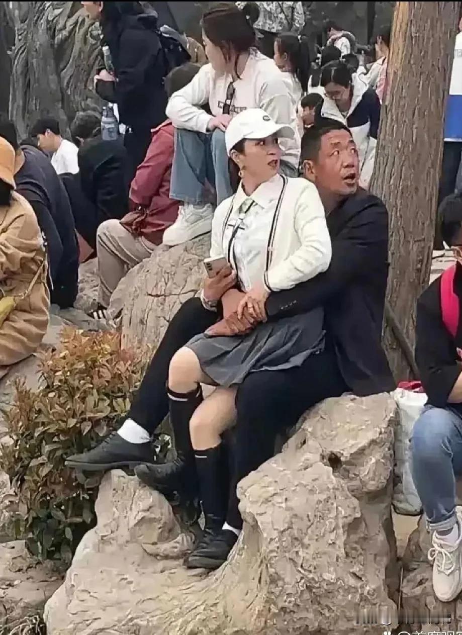 他俩还真般配啊[笑哭]