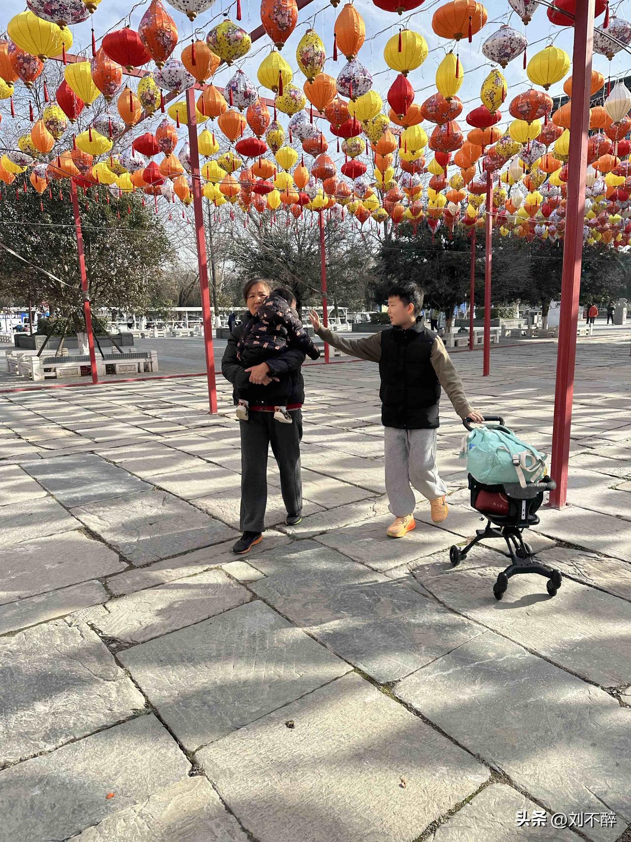 9000+。
专技8级是一级职称的顶流！41年教龄可按退休前基本工资的100%计