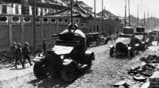 日本鬼子闯入沈阳后，杀人杀上了瘾，拿杀人取乐。他们用白灰在路上画一个圆圈，如果谁