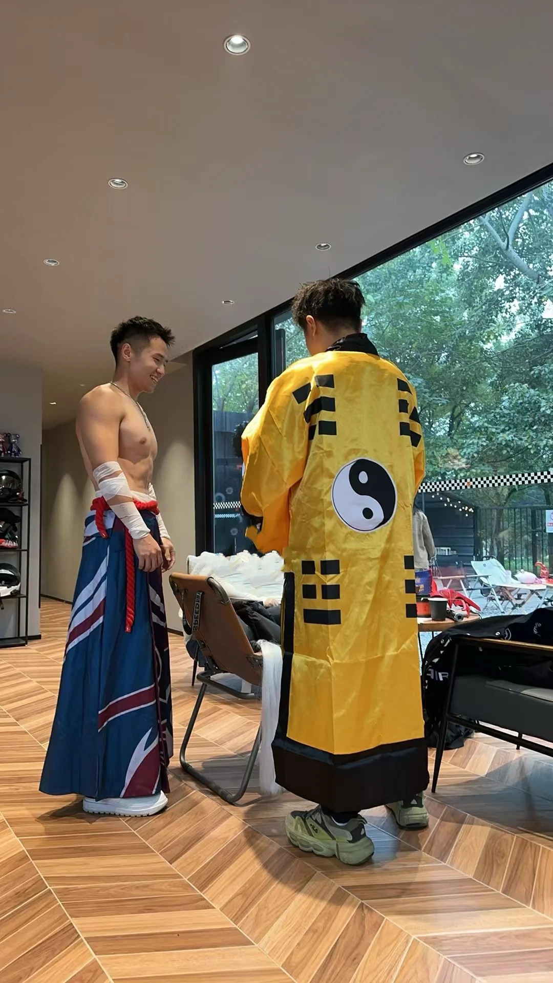 在松叶轰鸣cos最帅永恩