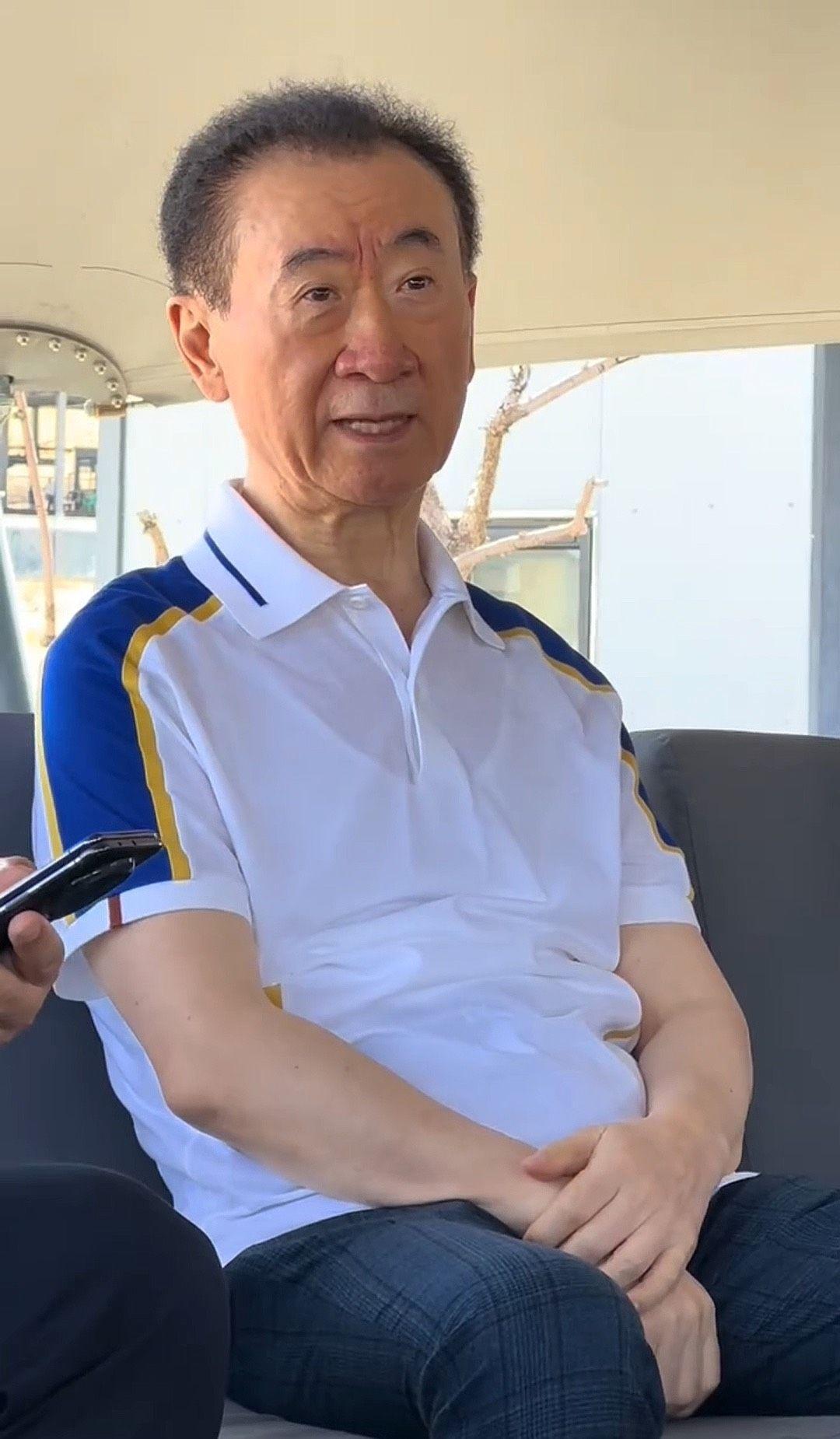 王健林的“狠”：卖光600座万达，6年还清6000亿
 
谁能想到，曾经喊出“小