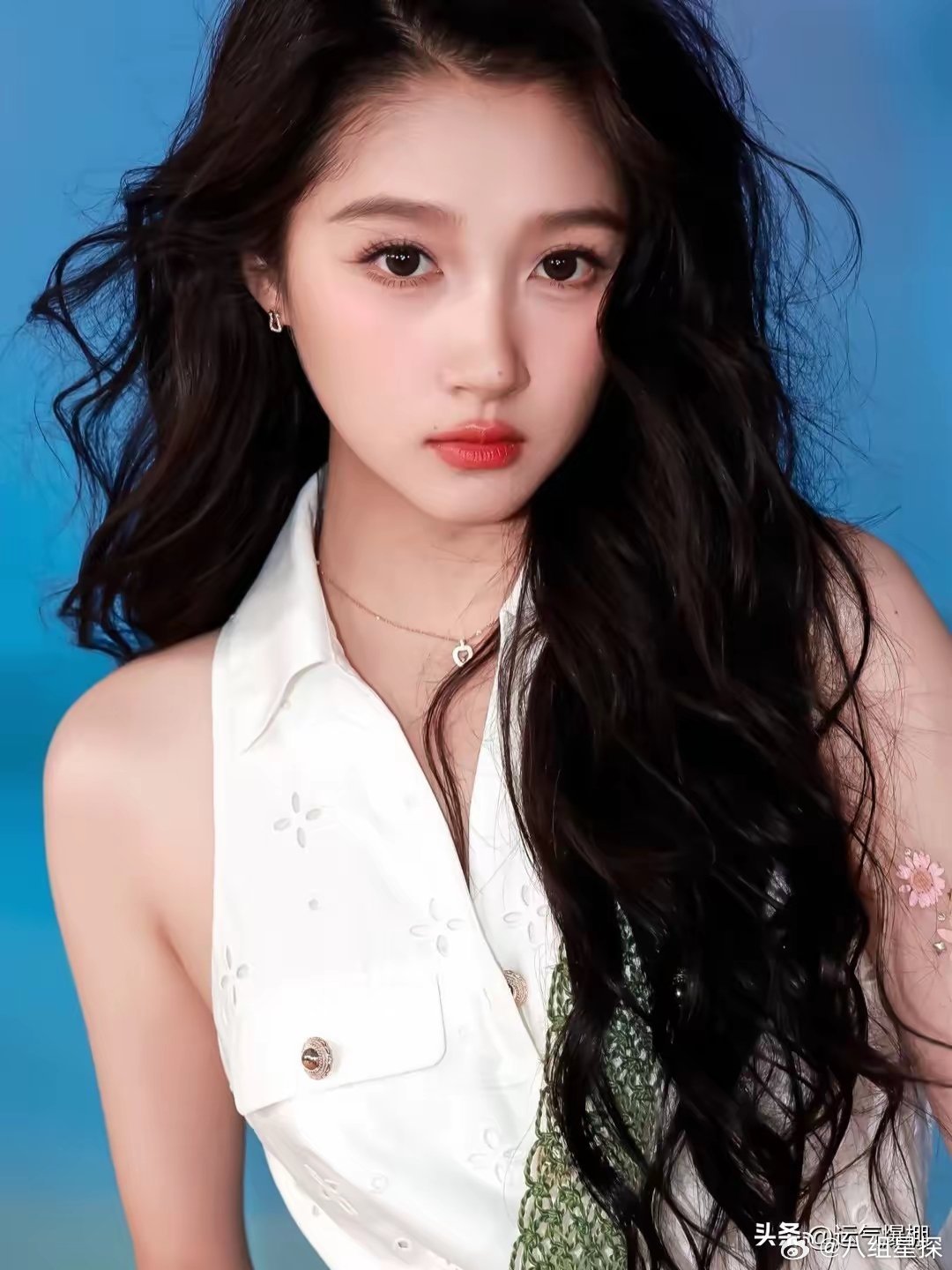你们有没有发现？关晓彤很大的一个硬伤，这辈子恐怕都没办法改变了，那就是她国民闺女