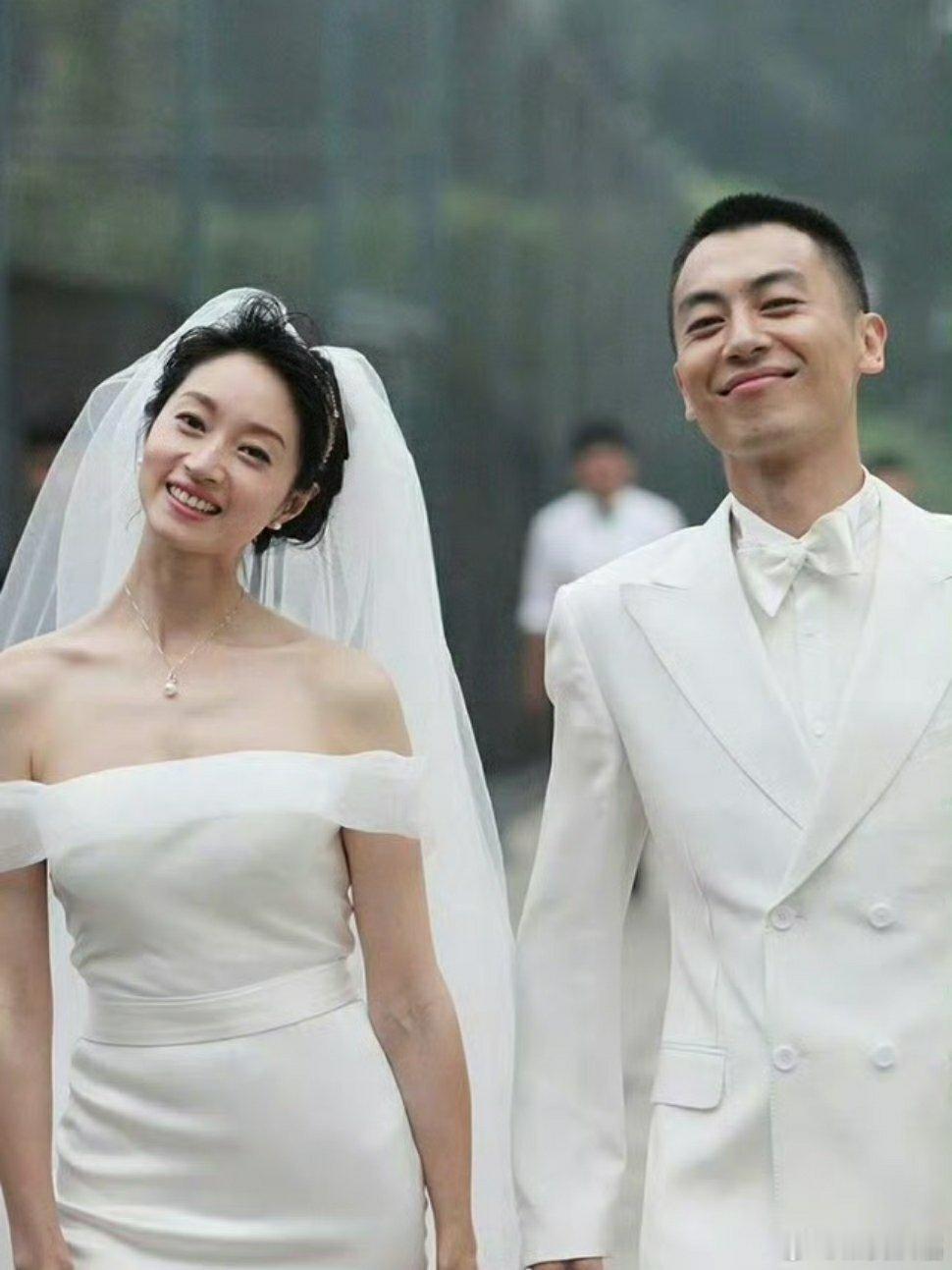朱亚文方否认离婚 这事整的魔幻，当事人都否认了，竟然还说的有鼻子有眼的。不管真假