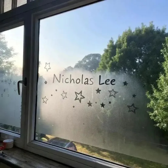我与太多人的缘分，朝生暮死，犹如露水，唯独与你像一条生生不息的河流。七堇年 ｜尘