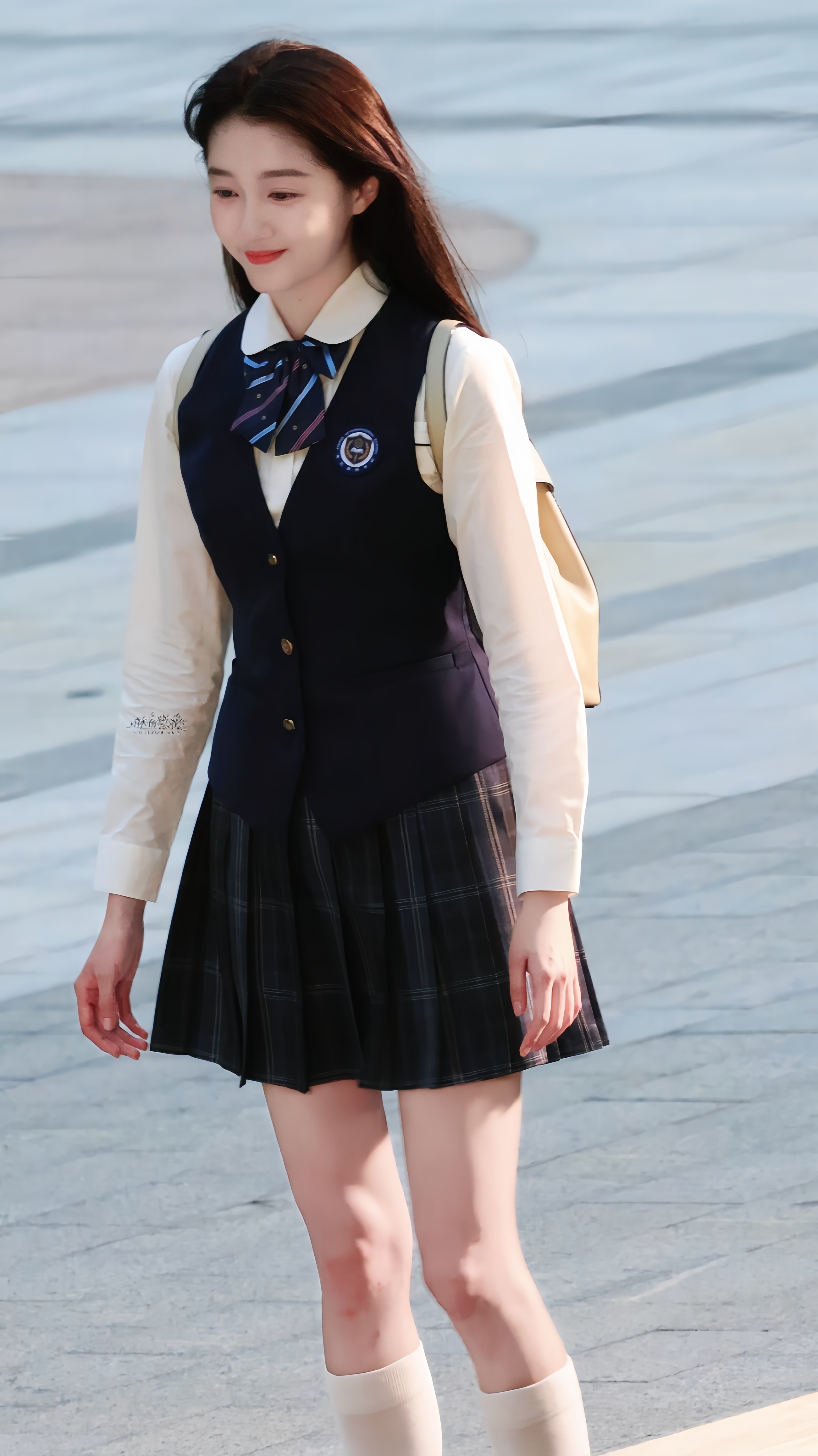 关晓彤淡淡的就很好 气质真的很清爽很灵，明年记得来看关晓彤的现偶耀眼，晴也超漂亮