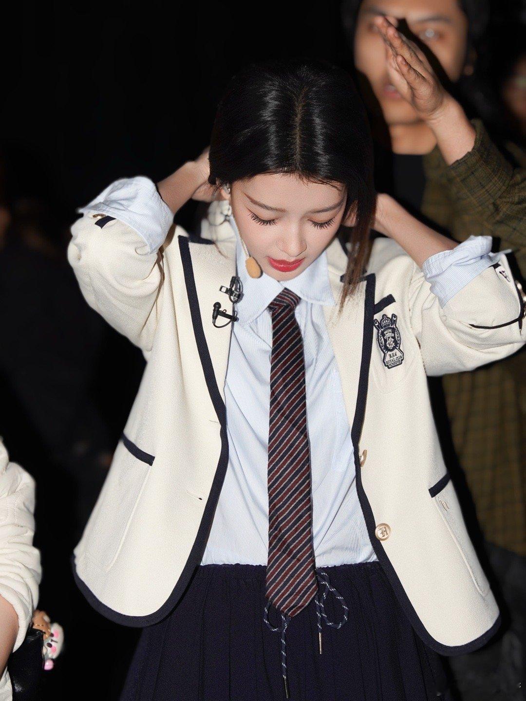 孙怡知识快进脑子里孙怡死脑子快记呀孙怡互相打气互相帮忙，团队氛围真的好暖心 