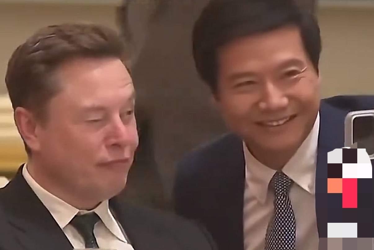 雷军到底有没有丢脸！我觉得丢了！

雷军昨天在国宴上，满脸堆笑，弓着腰，主动贴上