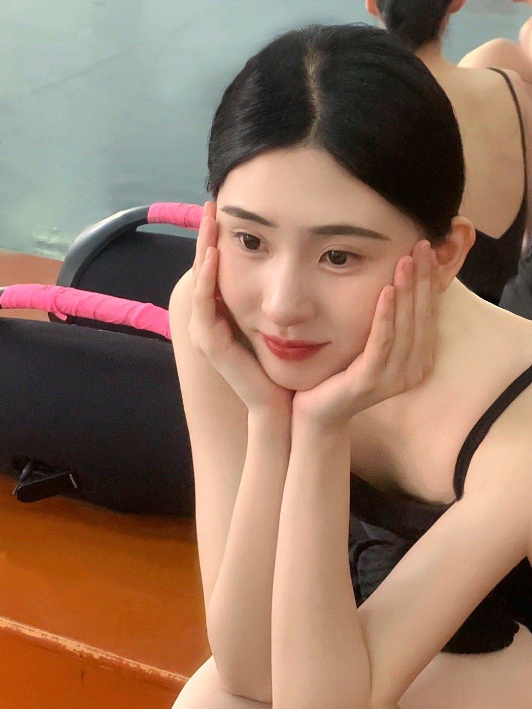 晤…下课吃什么呢🤔 ​​​