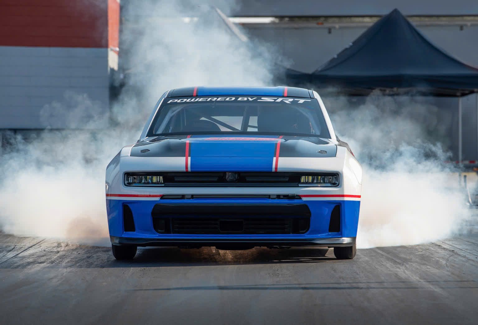 道奇charger   道奇Charger SRT Hellcat正式回归，搭载