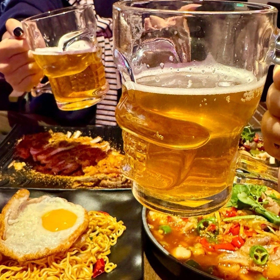 𝗘𝗻𝗷𝗼𝘆 𝗟𝗶𝗳𝗲☕️或许酒杯太浅了，敬不了来日方长；或许誓