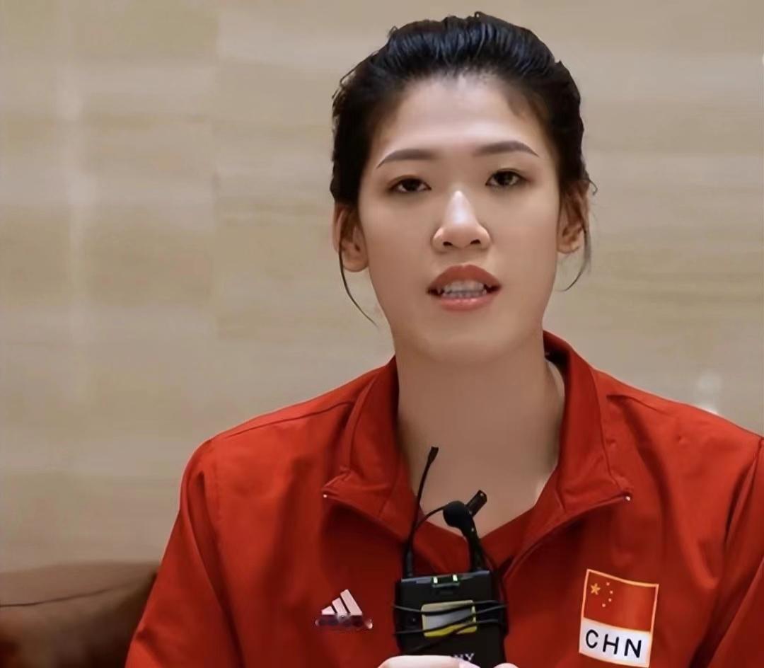 中国女排3：0 胜泰国，赛后李盈莹三句话总结让球迷豁然开朗：
 
1、这次比赛全