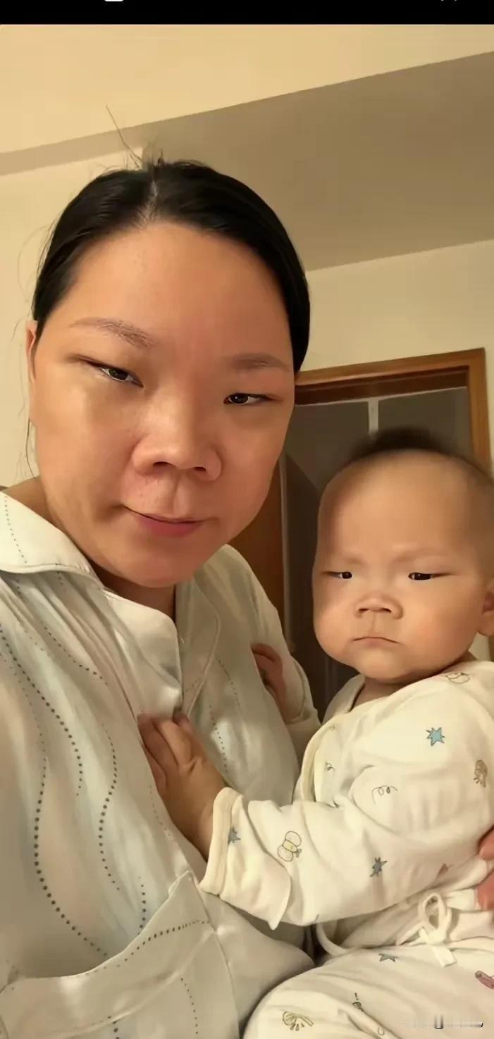 不知道你们刷住过没
不是说儿子像爸爸
女儿像妈妈吗？这个小家伙就特别像妈妈

俗