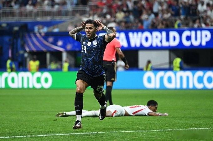 劳塔罗替补绝杀 踢完到现在手还麻。阿根廷 2-1 逆转英格兰，杀进决赛和西班牙争