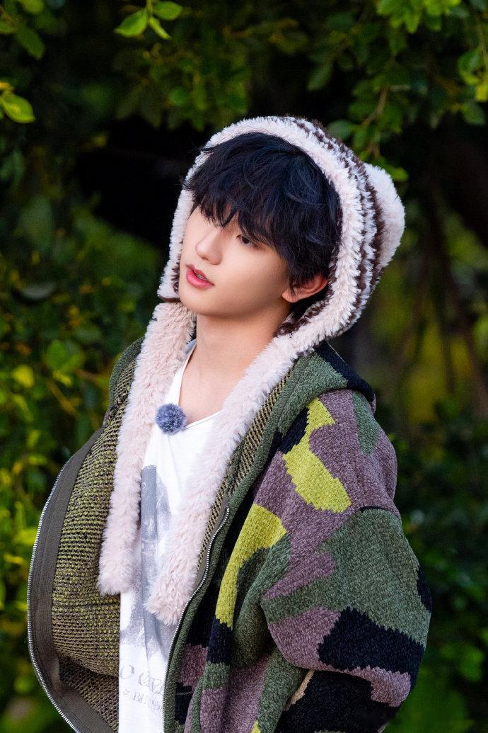 穆祉丞周五晚高疯vlog周五晚高疯 业务能力与综艺感双在线！穆祉丞舞台稳、反应快