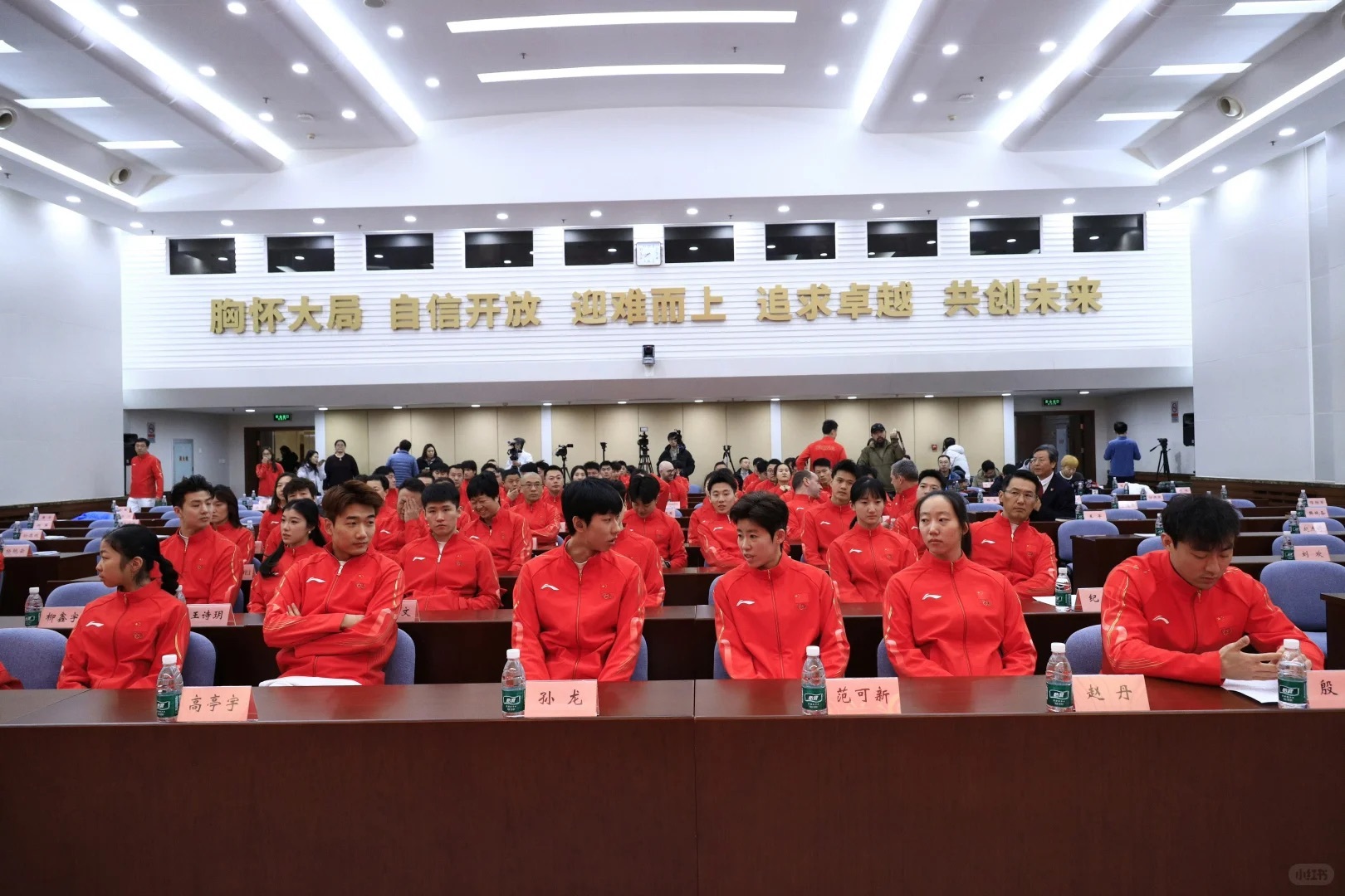 米兰冬奥中国代表团平均年龄约25岁1月27日，中国冬奥代表团正式成立！126名健