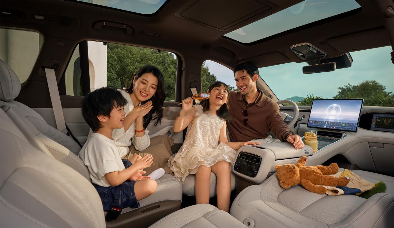 越级价值终极满足！腾势N8L 这车，感觉就是专为“宝爸”们准备的。想要面子？它外