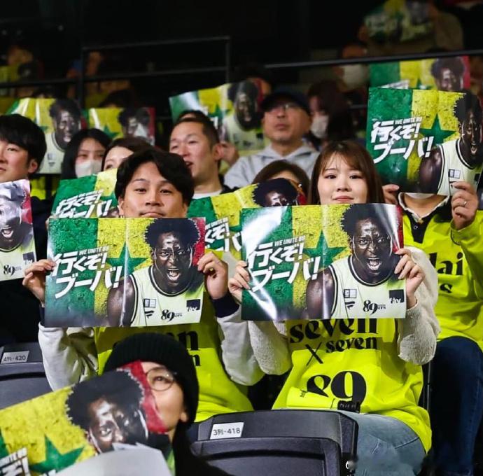 WHAT？？？在昨日日本B联赛仙台89人对阵秋田的比赛中，辽宁男篮旧将图雷替补登