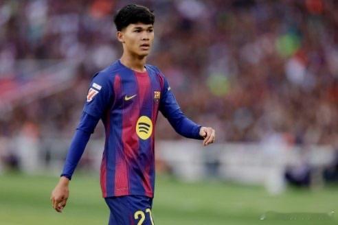 转会新闻记者罗马诺表示，18岁的巴萨中场德罗·费尔南德斯希望在冬窗离开巴萨。德罗