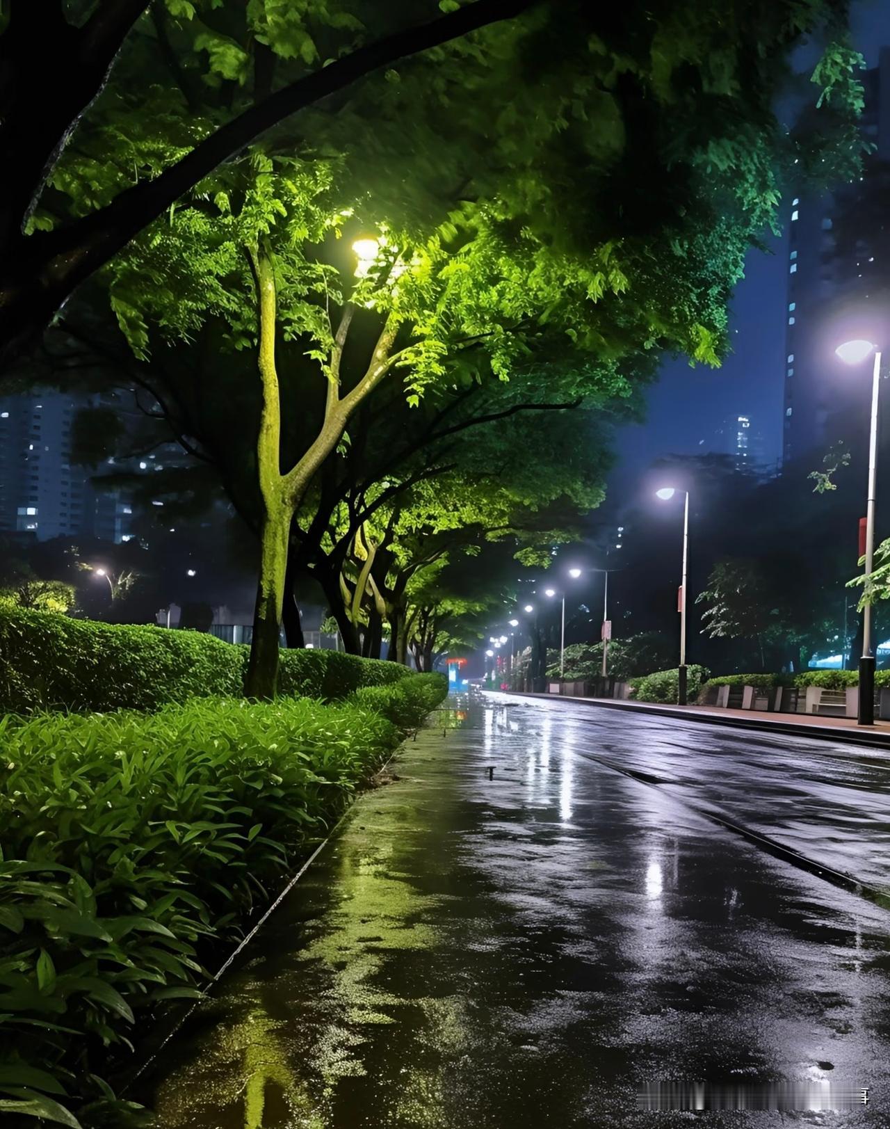 成年人的世界，钱从来不是偏爱，是活下去的筹码。
谈不上多贪念钱财，更多是满心无奈