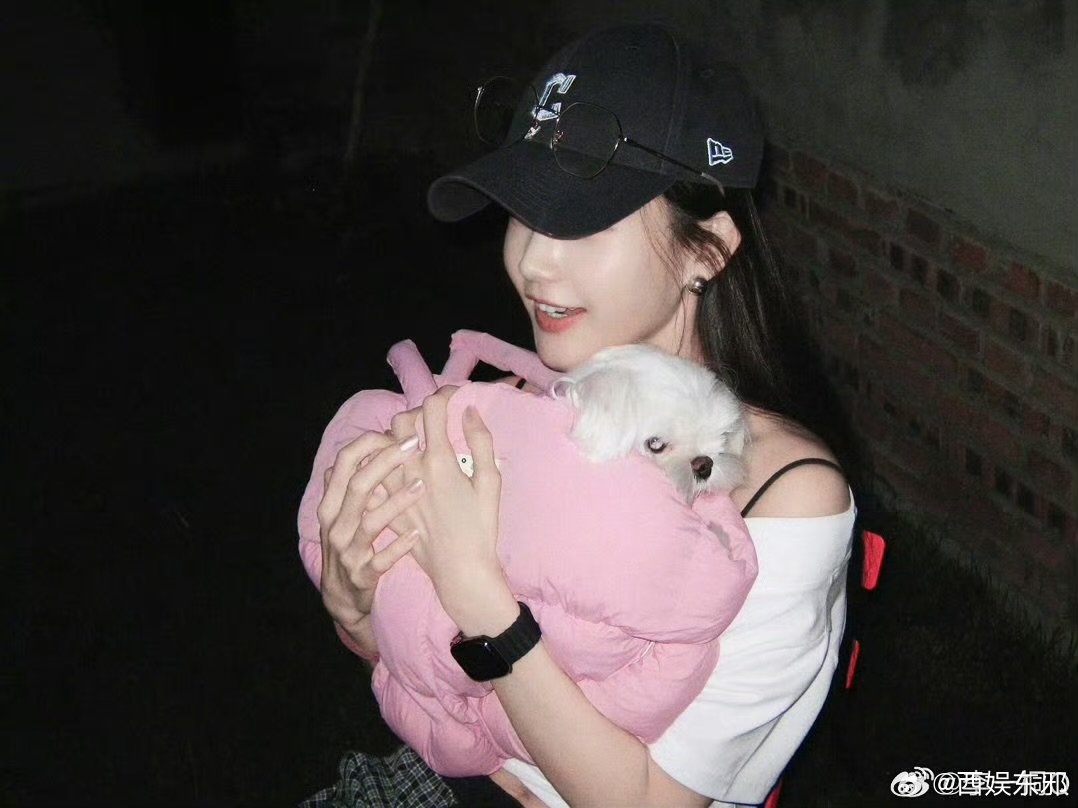 李一桐是肉肉经纪人哈哈哈哈哈李一桐是肉肉经纪人 ​​​