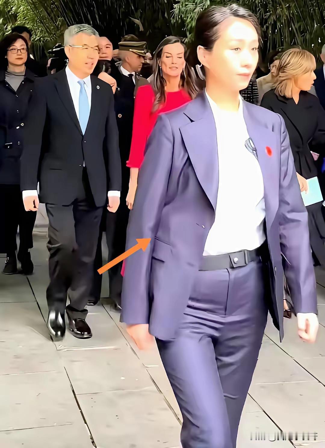 中国第一女保镖潇洒英俊！